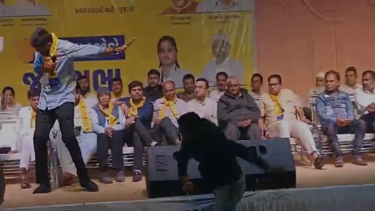 Gopal Italia News: જામનગરમાં ગોપાલ ઇટાલિયા પર જૂતું ફેંકાયું, કાર્યકર્તાઓએ યુવકને પકડીને ઢોર માર માર્યો