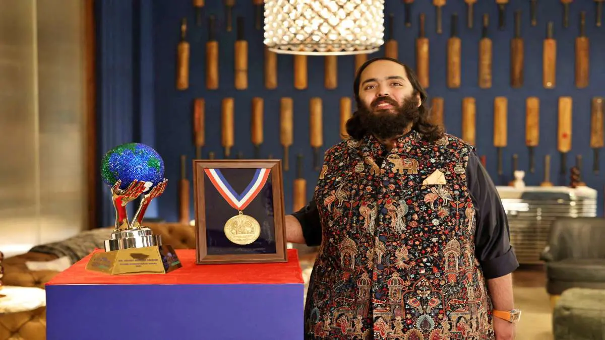 anant-ambani-becomes-youngest-and-first-asian-to-win-global-humane-award-2025-652272