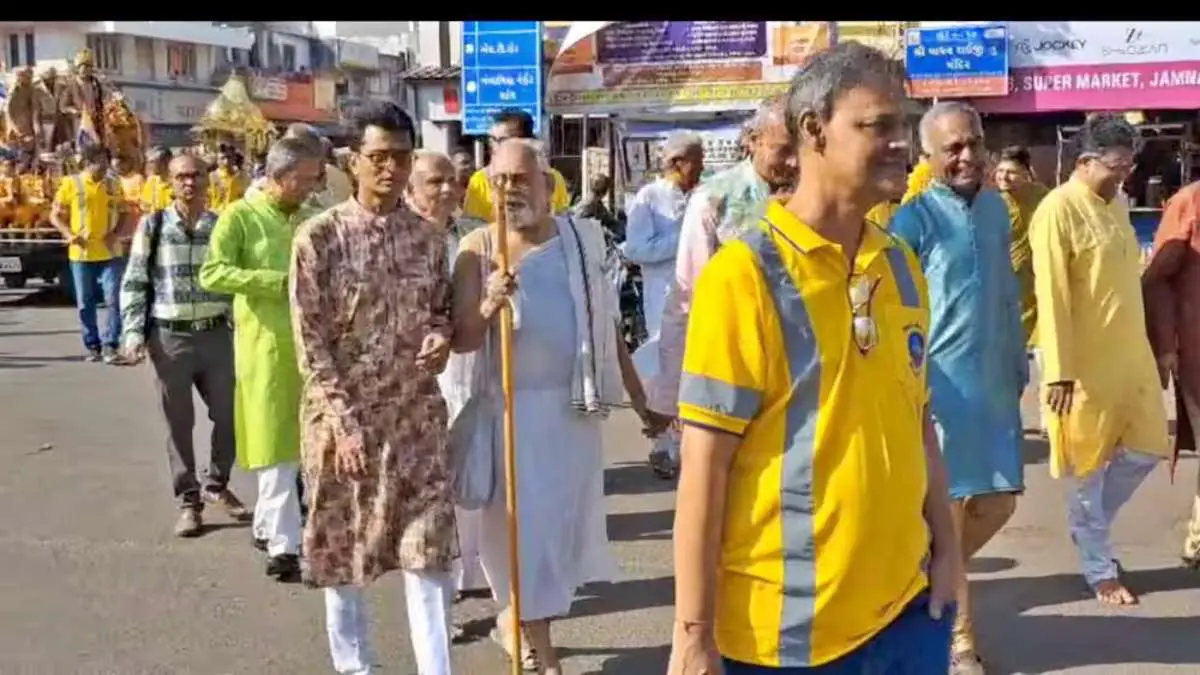 three-members-of-shah-family-including-10-year-old-take-diksha-in-jamnagar-648167