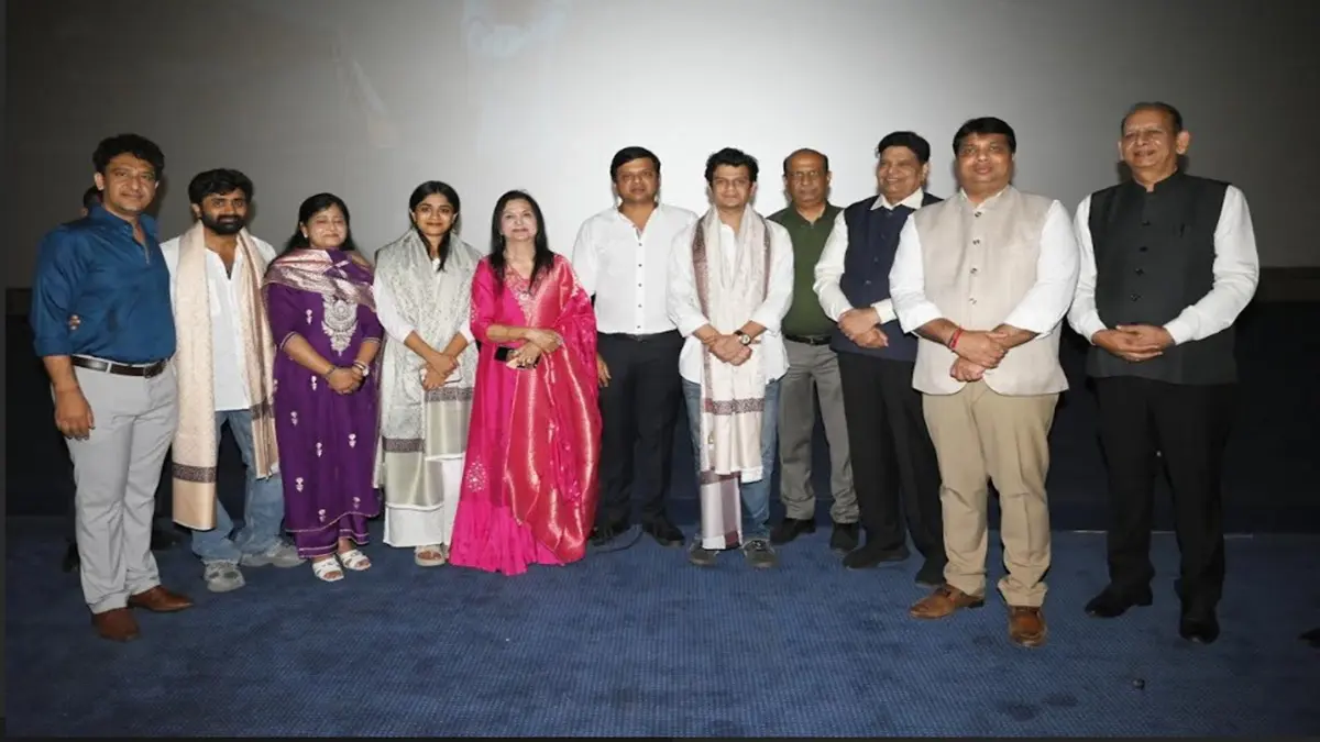 rohan-gupta-trustee-of-gujarat-lok-seva-trust-more-than-200-poor-and-needy-students-and-elderly-people-from-old-age-homes-watched-the-gujarati-film-laalo-krishna-sada-sahay-651954