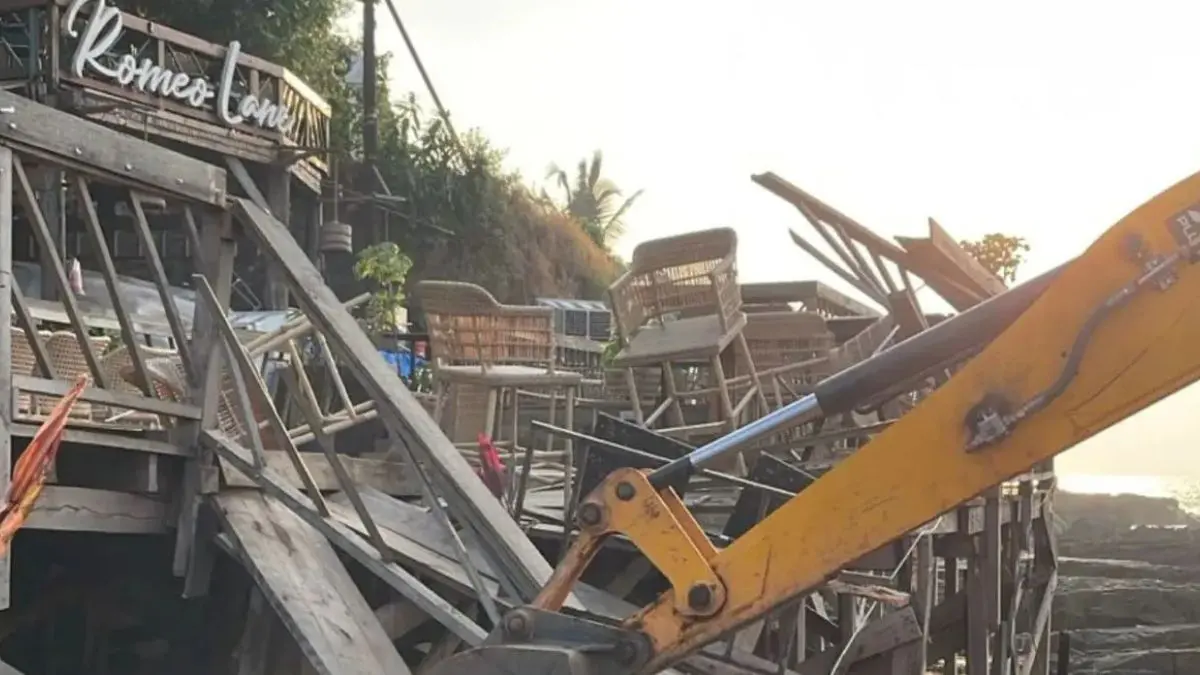 goa-nightclub-fire-sawant-government-action-bulldozer-runs-over-luthra-brothers-night-club-652417