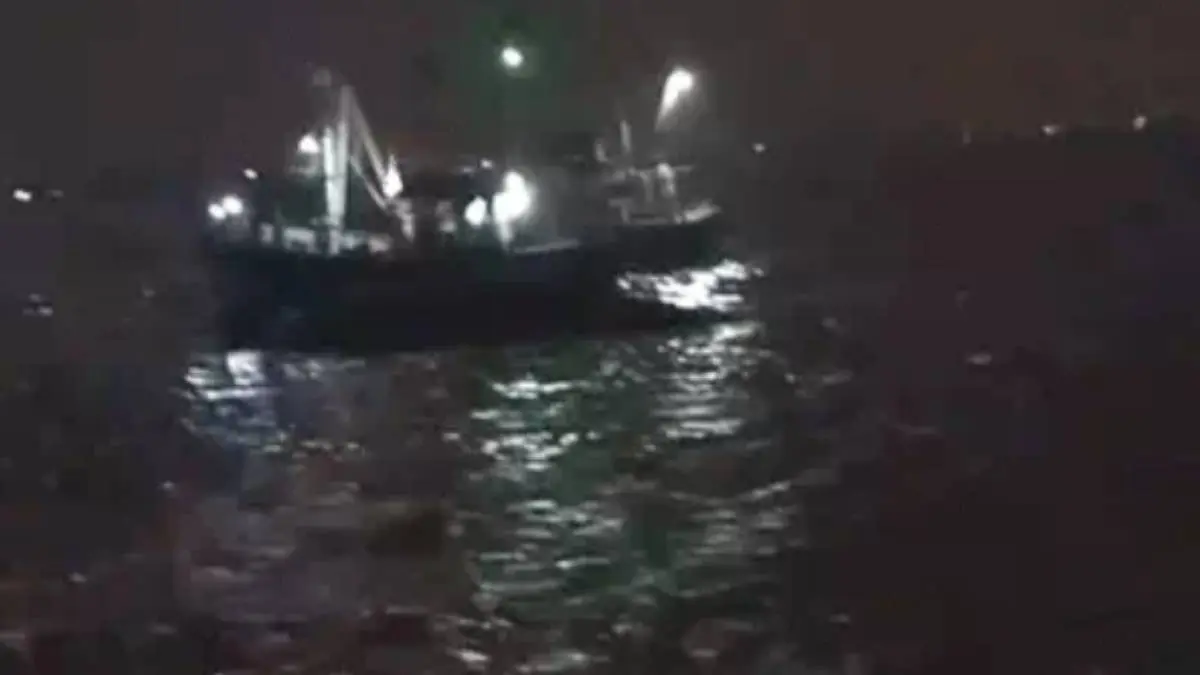 gir-somnath-news-fishing-boat-capsize-at-veraval-fisherman-died-650125