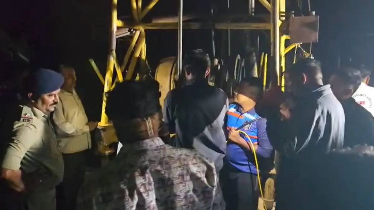 kutch-news-man-jump-in-to-borwell-at-kukama-village-of-bhuj-due-to-family-dispute-650896