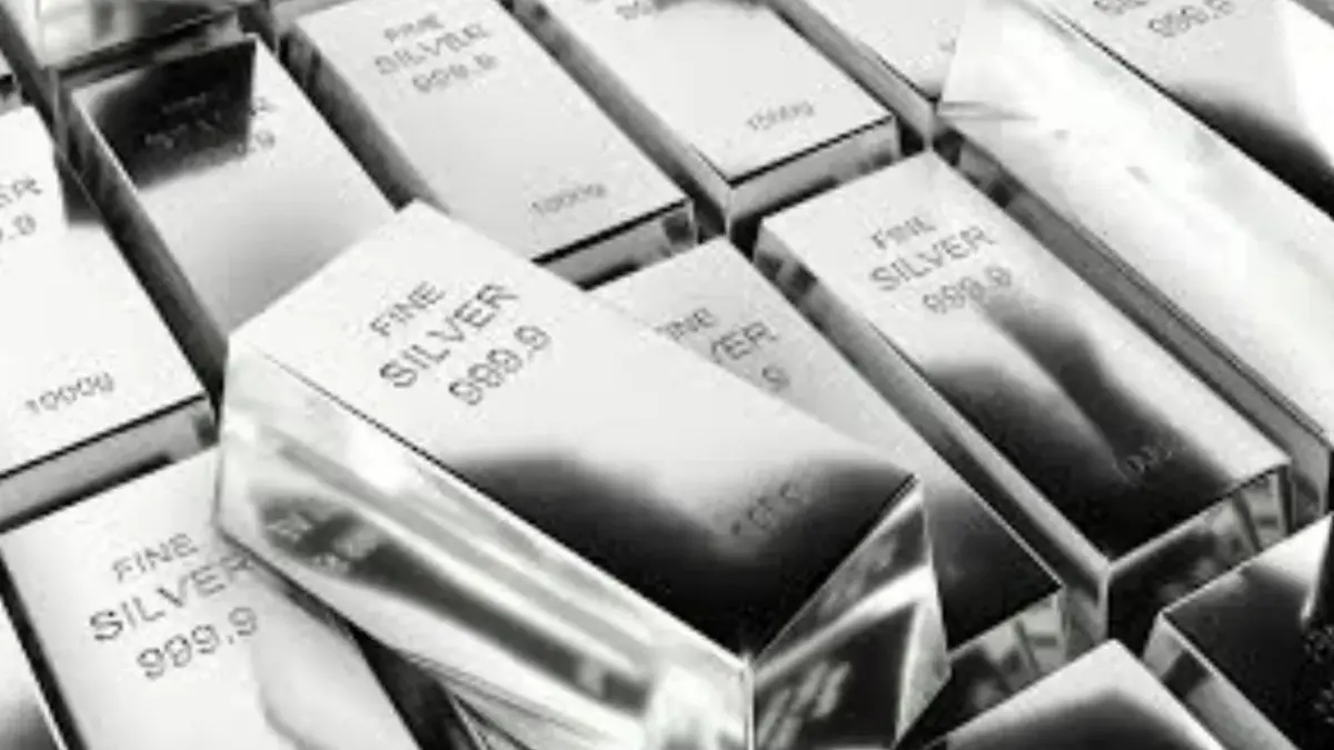 Silver Price Hike: રૉકેટની સ્પીડથી ભાગી રહી છે ચાંદી, રૂપિયા 1.85 લાખ પહોંચી બનાવ્યો નવો રેકોર્ડ, હવે આગળ કેટલી વધશે કિંમત