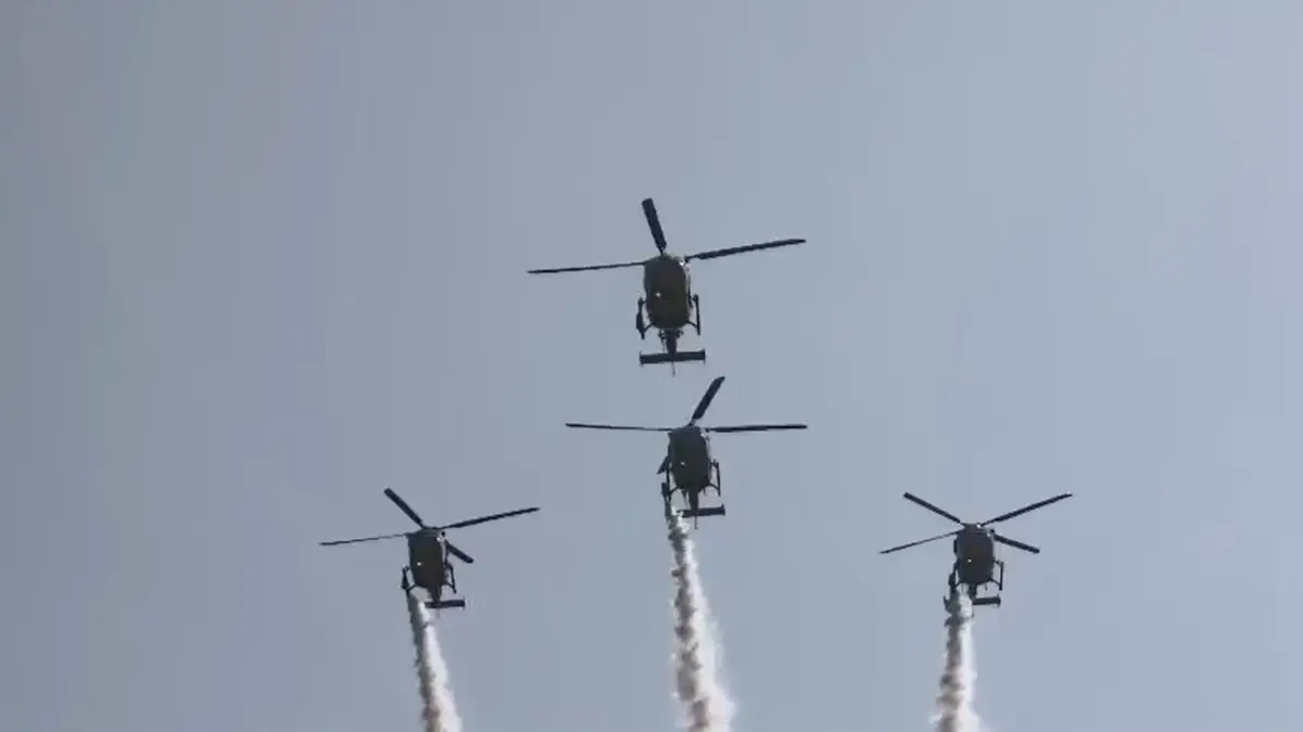 bharuchs-first-air-show-sarang-akashganga-stun-the-crowd-with-thrilling-performances-651049