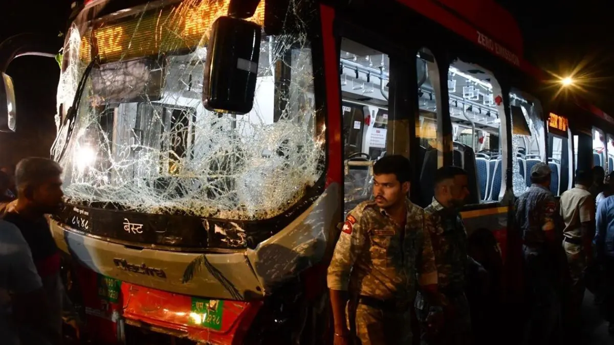 bus-hits-several-people-in-mumbai-4-dead-9-injured-incident-occurred-while-the-vehicle-was-reversing-664365