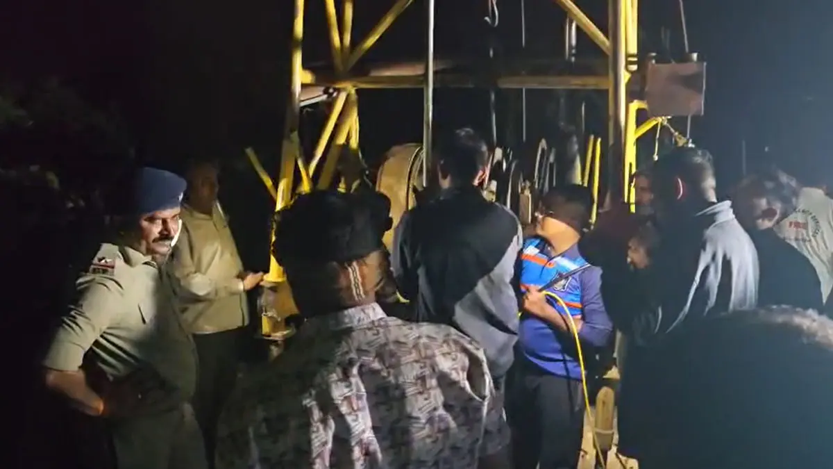 bhuj-news-kutch-borewell-tragedy-20-year-old-dies-after-9-hour-rescue-operation-651033