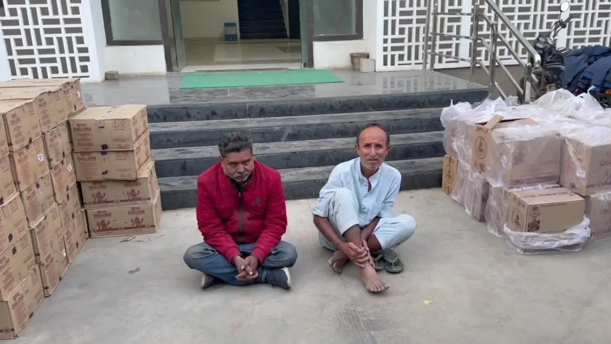 vadodara-news-police-seize-4-vehicles-in-liquor-raid-at-makarpura-area-664103