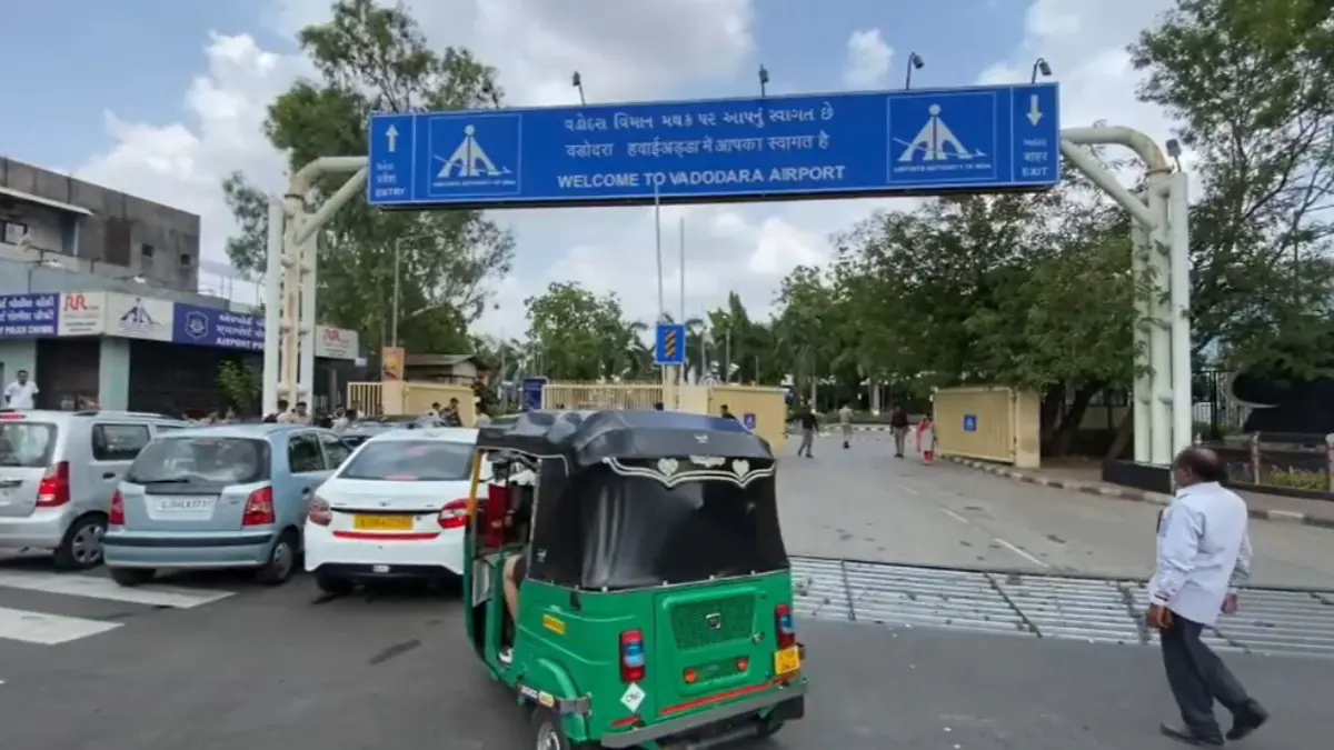 delhi-vadodara-air-india-and-indigo-flights-cancelled-due-to-dense-fog-at-the-airport-665292