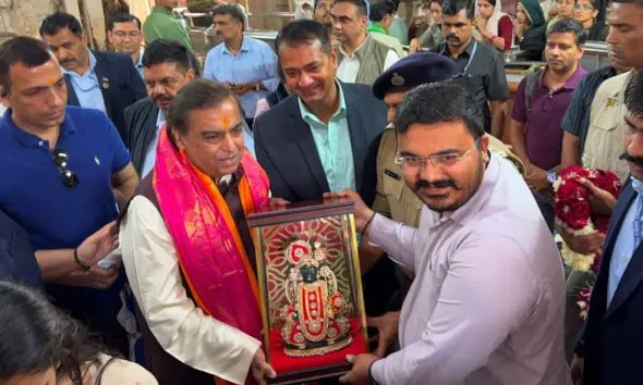 Devbhumi Dwarka: વર્ષ 2025ના અંતિમ દિવસે અંબાણી પરિવારે દ્વારકાધીશના ચરણે શીશ ઝૂકાવ્યું, જુઓ તસવીરો