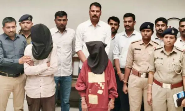 Panchmahal: પાવાગઢ રોડ પર માતાના પડખામાં સૂઈ રહેલા 5 માસના બાળકના અપહરણનો ભેદ ઉકેલાયો, યુવતી સહિત બેની ધરપકડ