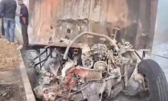 Panchmahal: ગોધરા-અમદાવાદ હાઈવે પર બે ટ્રકો વચ્ચે ભીષણ ટક્કર બાદ આગ ભભૂકી, ડ્રાઈવર જીવતો ભૂંજાયો