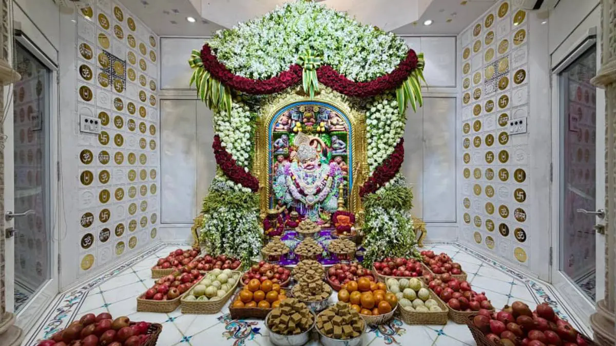 Botad: સાળંગપુર ધામમાં કષ્ટભંજનદેવને જરદોશી વર્કના વાઘા અને ઓર્કિડ-ગુલાબનો શણગાર, ભક્તો ભાવવિભોર