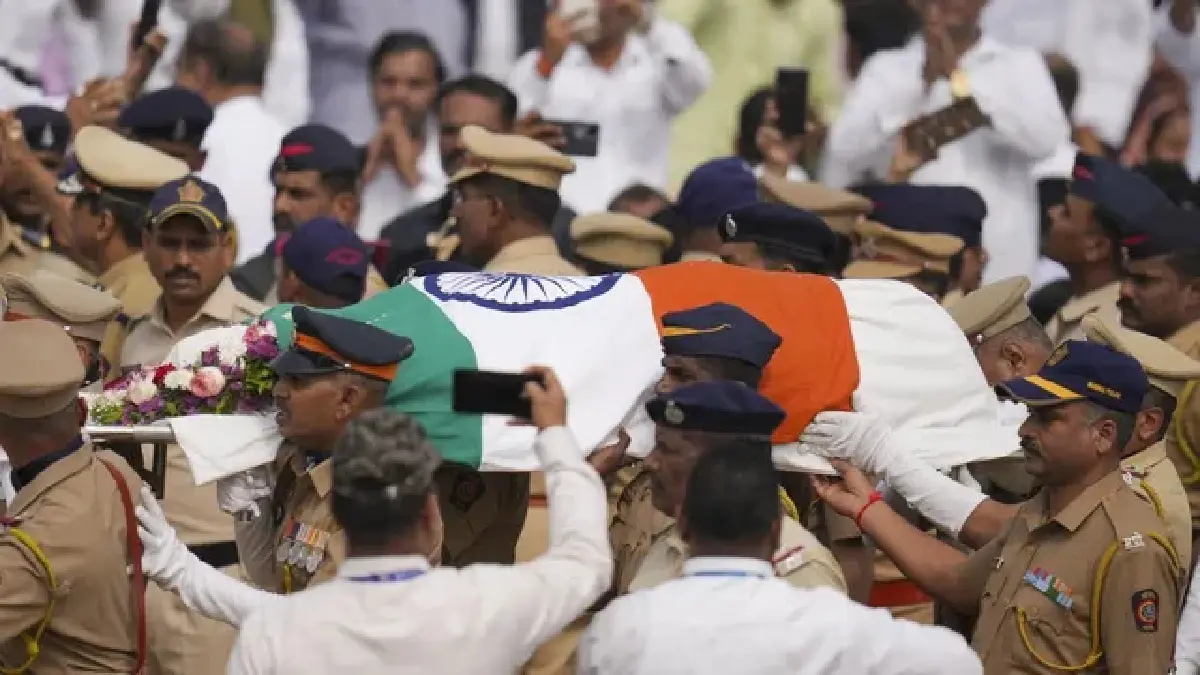 Ajit Pawar Funeral: પંચતત્વમાં વિલીન થયા અજિત 'દાદા', અમિત શાહ સહિત ઘણા મહાનુભાવો રહ્યા હાજર