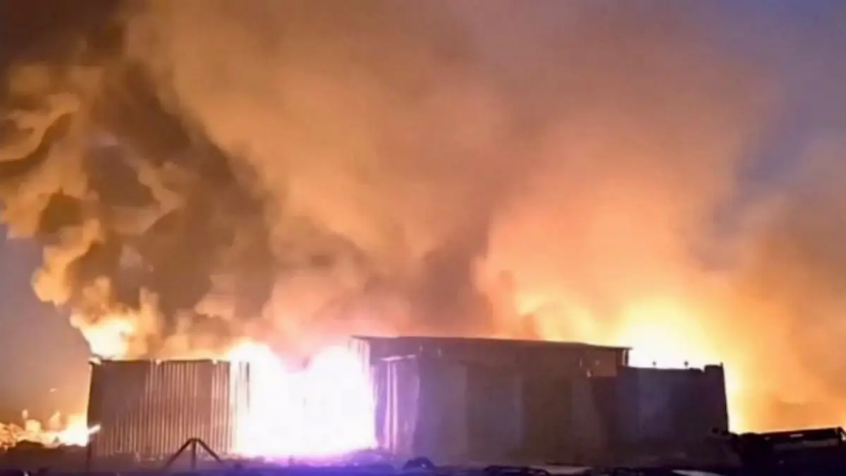 Ankleshwar: નોબેલ માર્કેટ વિસ્તારમાં સ્ક્રેપના બે ગોડાઉનમાં ભીષણ આગ; માલસામાનને ભારે નુકસાન, જાનહાનિ ટળી