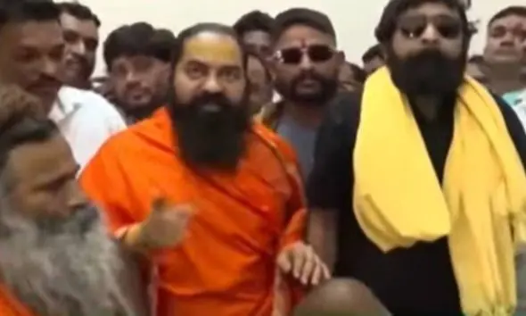 બગદાણા આશ્રમના સેવક પર હુમલાના સુરતમાં પડઘા, કોળી સમાજના આગેવાનો 100થી વધુ કારના કાફલા સાથે ભાવનગર પહોંચ્યા