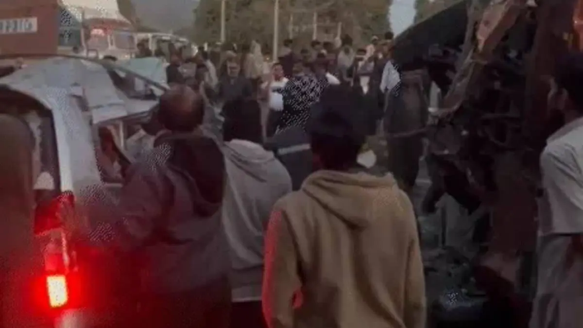 Banaskantha: પાલનપુર-આબુ હાઈવે પર આઈસર અને ઈનોવા વચ્ચે ભીષણ ટક્કર, 6ના મોત; 3ની હાલત નાજુક