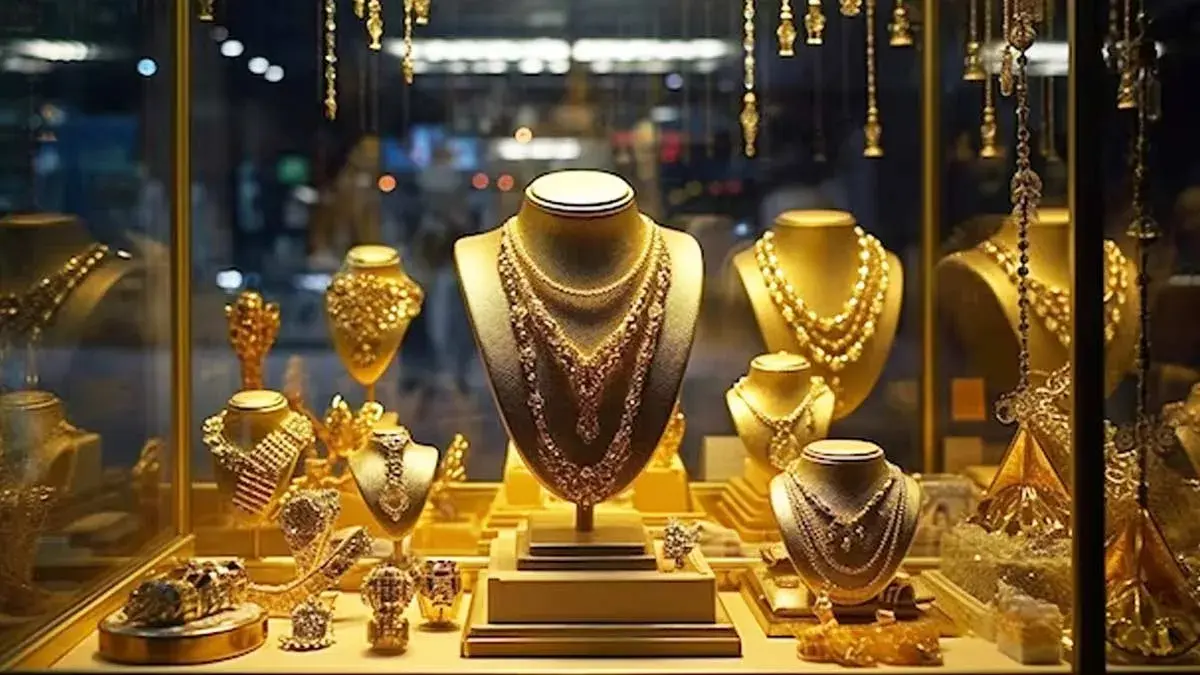 Gold Price: સોનાના ભાવમાં તોતિંગ કડાકા વચ્ચે જેપી મોર્ગનની ચોંકાવનારી આગાહી: 2026ના અંત સુધીમાં 10 ગ્રામ સોનું ₹2.35 લાખને પાર કરી શકે!