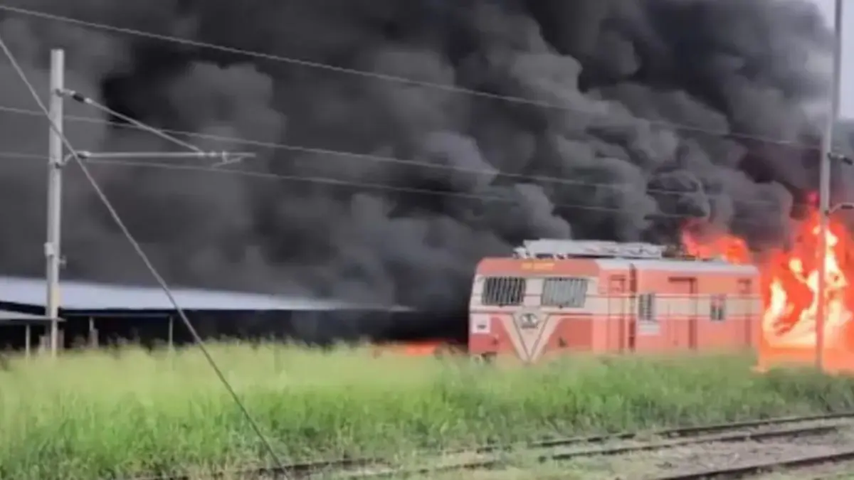 massive-fire-breaks-out-at-thrissur-railway-station-200-vehicles-gutted-668036