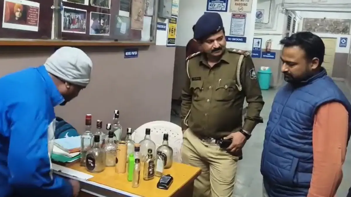 Vadodara: ફરી વિવાદમાં આવી MS યુનિ., બોયઝ હોસ્ટેલમાંથી મળ્યો દારૂ-સિગારેટનો જથ્થો, સયાજીગંજ પોલીસે પાડી રેડ