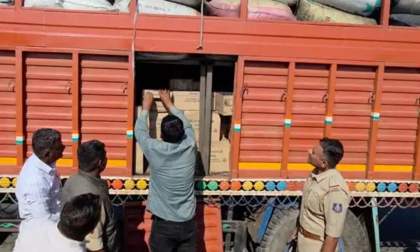 Dahod: મધ્ય પ્રદેશથી આઈસર ટેમ્પોમાં ચોરખાનું બનાવી ભાવનગર લઈ જવાતો રૂ. 38 લાખનો વિદેશી દારૂનો જથ્થો જપ્ત