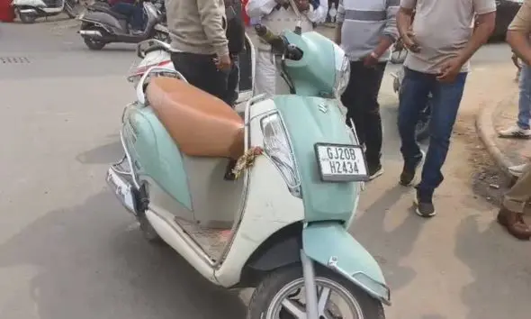 Dahod: સ્ટેશન રોડ શેરડીનો રસ પીવામાં મશગુલ ધારાસભ્યના એકાન્ટન્ટના મોપેડની ડેકીમાંથી રૂ. 2.75 લાખની ઉઠાંતરી