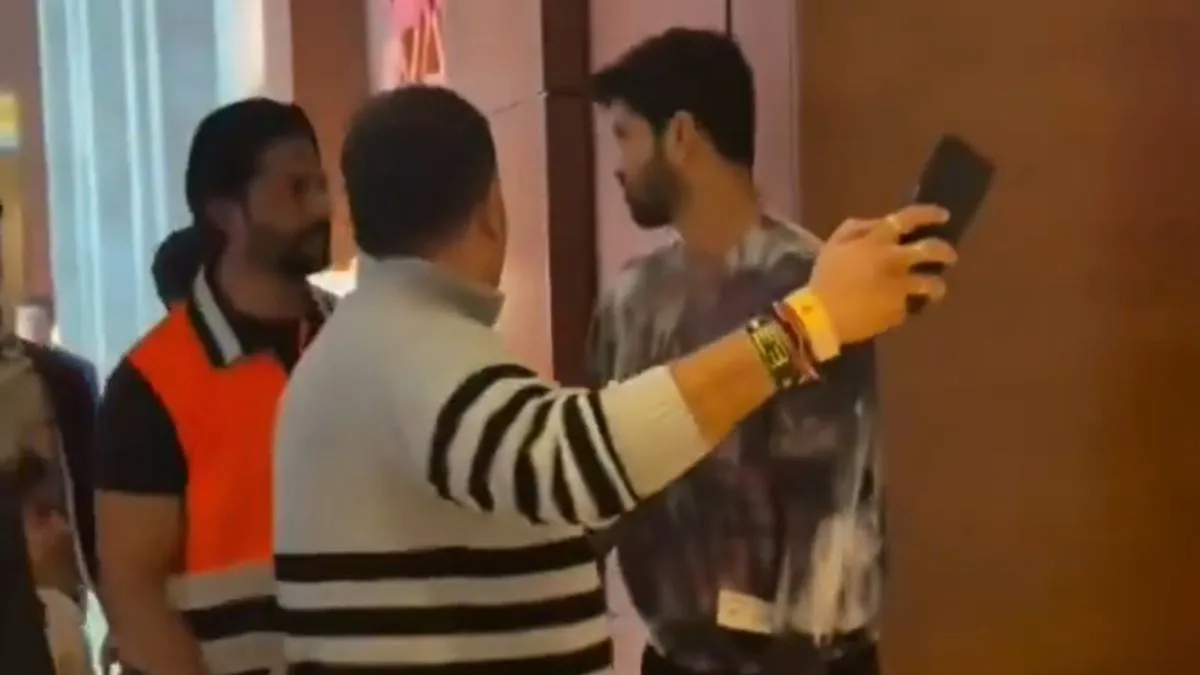 washington-sundar-refuses-selfie-seeking-fans-667178