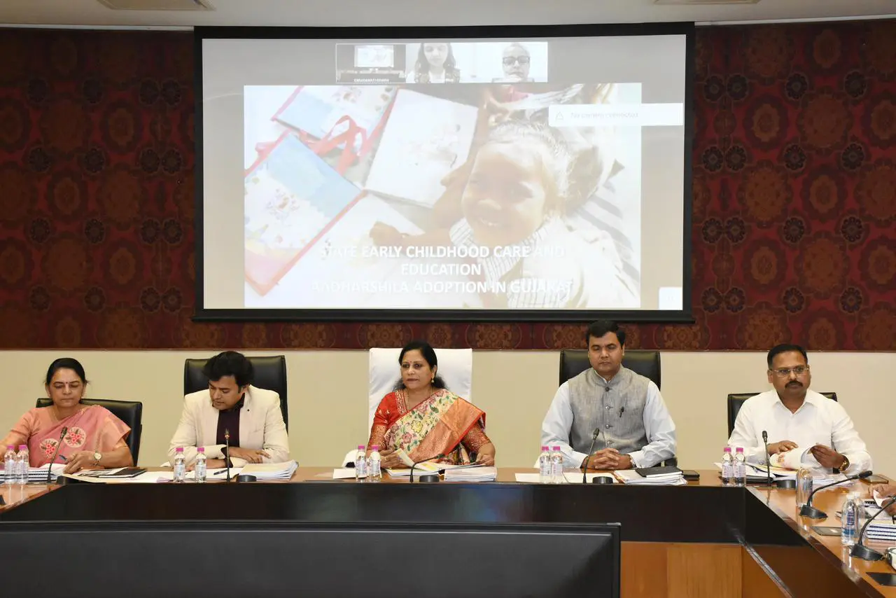 આધારશિલા અભ્યાસક્રમઃ તમામ આંગણવાડીમાં બાળકોને 4 કલાકના દૈનિક સમયપત્રક મુજબ રમત-ગમત સાથે ગુણવત્તાયુક્ત શિક્ષણ અપાશે