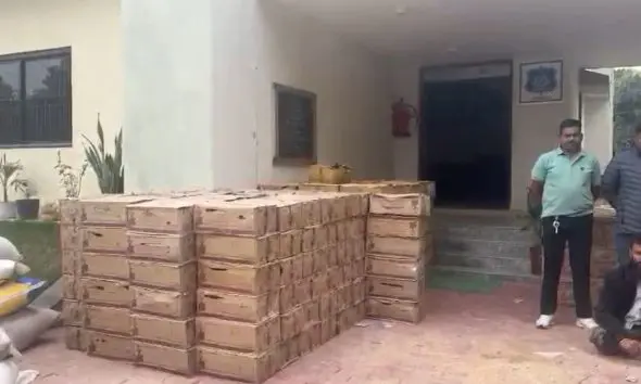 દાહોદ એલસીબીની મોટી કાર્યવાહી: ખાંગેલા ચેકપોસ્ટ પરથી રૂ.1.85 કરોડનો વિદેશી દારૂ ઝડપાયો, ટ્રક ચાલક ઝડપાયો