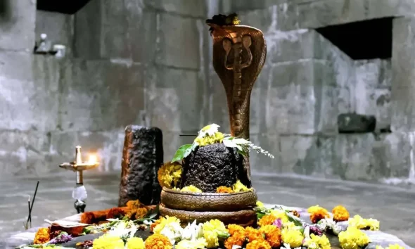 Budh Pradosh Vrat 2026: આજે શિવ પૂજાનો શ્રેષ્ઠ સંયોગ; જાણો શુભ મુહૂર્ત, પૂજા વિધિ, મહત્ત્વ અને સંકટ નિવારણના ખાસ ઉપાયો