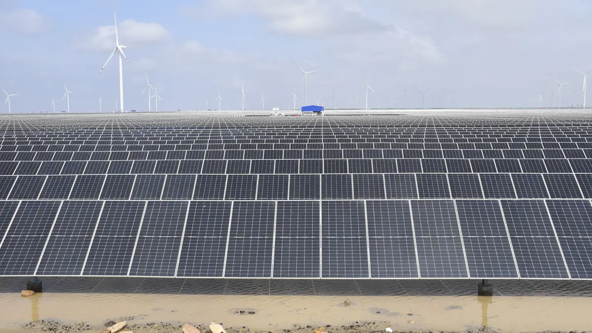 વાઈબ્રન્ટ ગુજરાતના પ્લેટફોર્મ પર ચમકશે કચ્છમાં નિર્માણાધિન દુનિયાનો સૌથી મોટો હાઈબ્રિડ રિન્યુએબલ એનર્જી પાર્ક