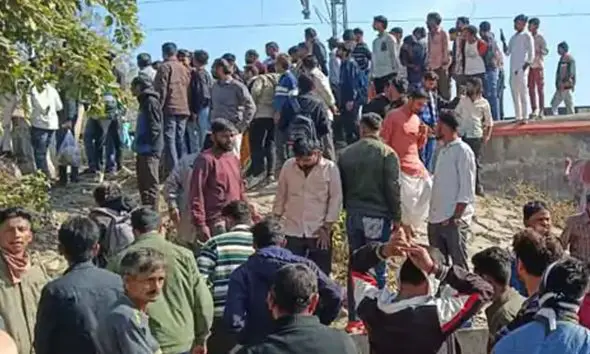 પાટણમાં ટ્રેન નીચે આવી જતા યુવકનું મોત; શરીરના બે ટૂકડા થયા, અકસ્માત કે આત્મહત્યા પોલીસે શરૂ કરી તપાસ