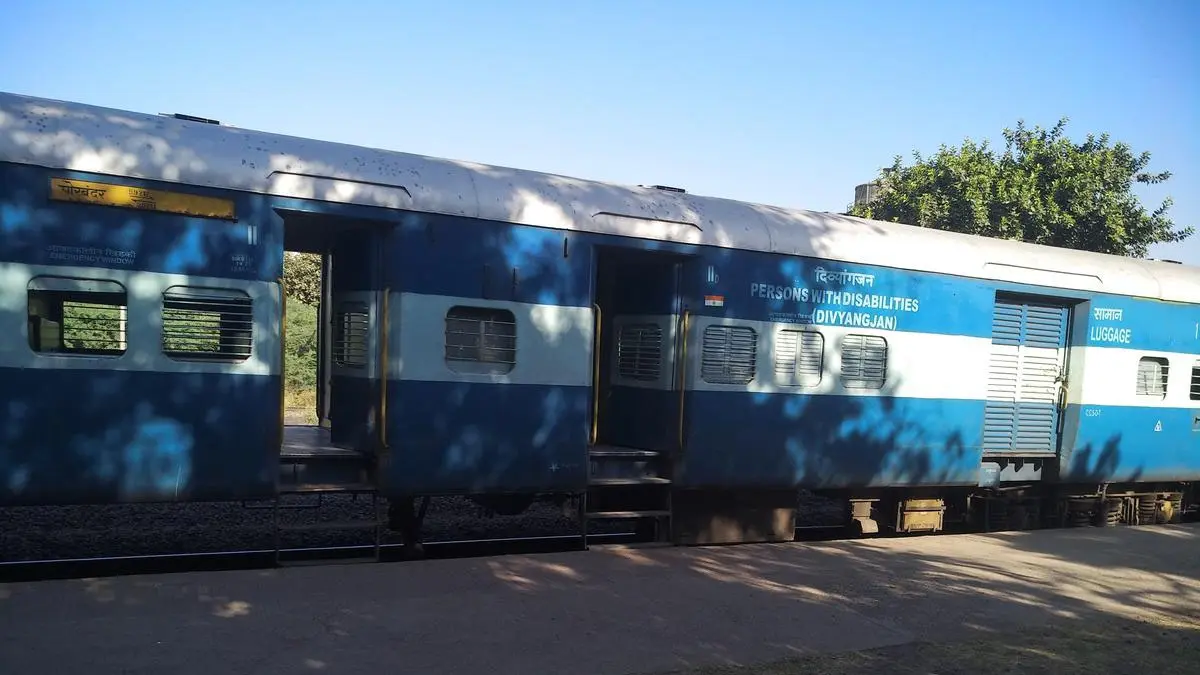 પોરબંદર-કાનાલુસ વચ્ચે દોડતી લોકલ ટ્રેન અંગે અપડેટ, આગામી 28 ફેબ્રુઆરી સુધી ટ્રેનનું સંચાલન ગોપ જામ સ્ટેશન પરથી થશે