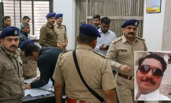 Vadodara News: પાણીગેટ પોલીસ મથકના લોકઅપમાં આરોપીનો આપઘાત, કસ્ટડીમાં રહેલા રમેશ વસાવાએ સ્વેટરના દોરા વડે ગળેફાંસો ખાધો - Vadodara News: Accused Commits Suicide in ...