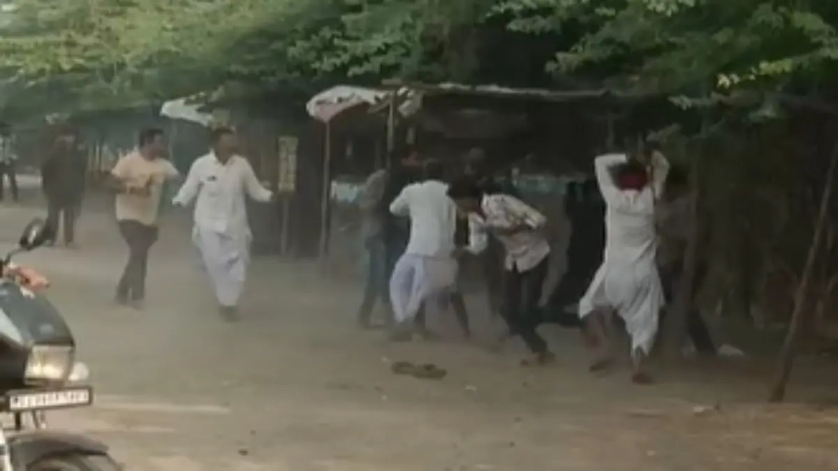 vadodara-public-fight-fir-against-six-accused-for-public-brawl-near-somatalav-bridge-667867