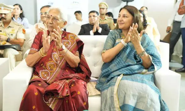 anandiben-patels-strong-message-against-caste-politics-at-surat-craft-route-event