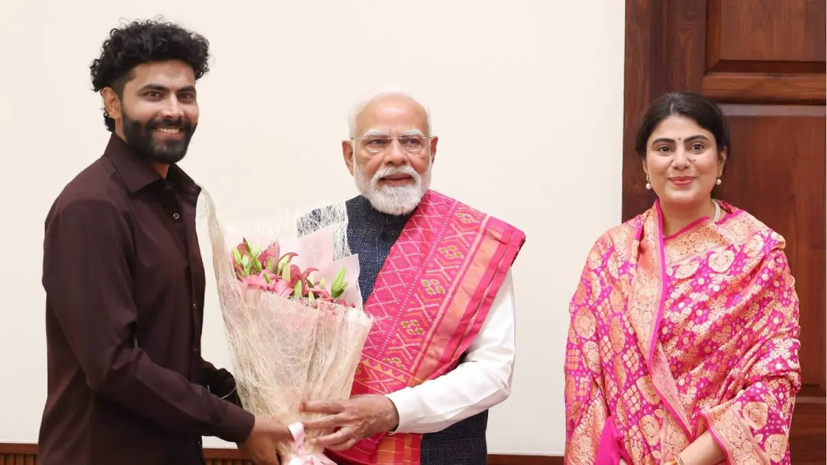 Jamnagar: ગુજરાતના શિક્ષણ મંત્રી રિવાબાએ પતિ રવિન્દ્ર જાડેજા સાથે વડાપ્રધાન નરેન્દ્ર મોદીની મુલાકાત લીધી, લખ્યું- 'ગૌરવની ક્ષણ'