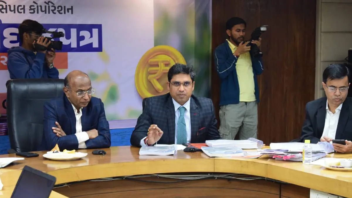 AMC Draft Budget: અમદાવાદ કોર્પોરેશનનું 17,018 કરોડનું ડ્રાફ્ટ બજેટ, એલિવેટેડ કોરિડોરથી લઈ AI સ્ટ્રીટ લાઇટ સુધી, શહેરને મળશે નવી ઓળખ