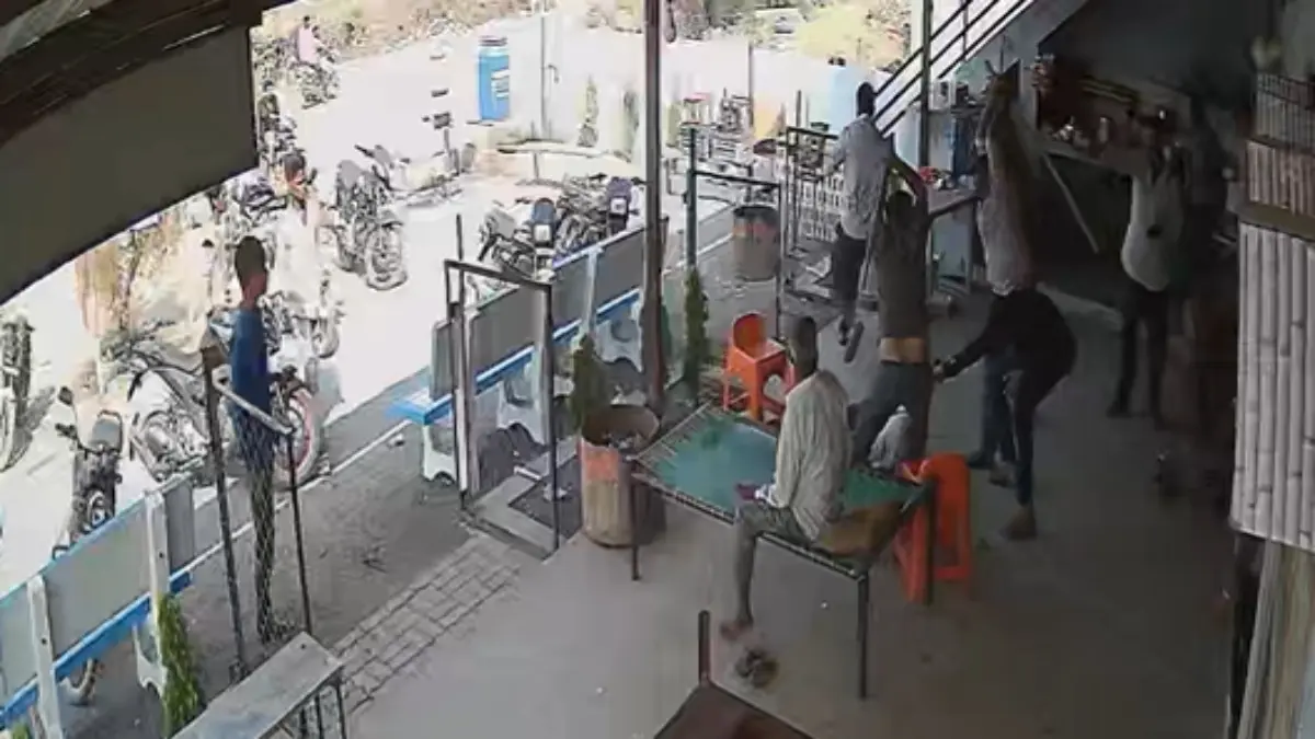 Morbi: પાનેલીમાં નજીવી બાબતે યુવાન પર જીવલેણ હુમલો, "બાઈક આગળ કેમ કાઢી?" કહી તૂટી પડ્યા આરોપી