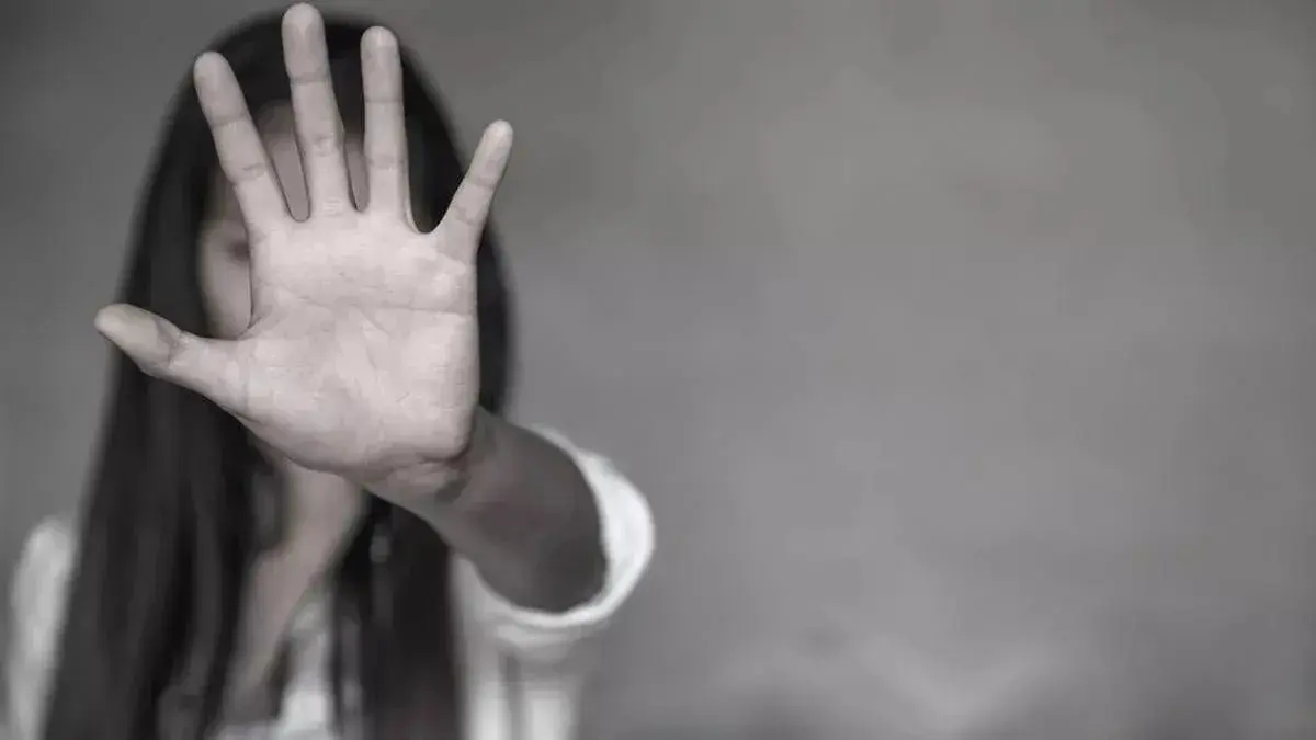 botad-high-school-principal-sexually-assaults-girl-student-police-case-registered-694953