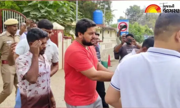 ભારતને હચમચાવી નાંખવાનું ષડયંત્ર: 'ફ્રી કાશ્મીર'ના પોસ્ટર અને બાંગ્લાદેશમાં ગુપ્ત બેઠકો પાછળ ISIનો હાથ