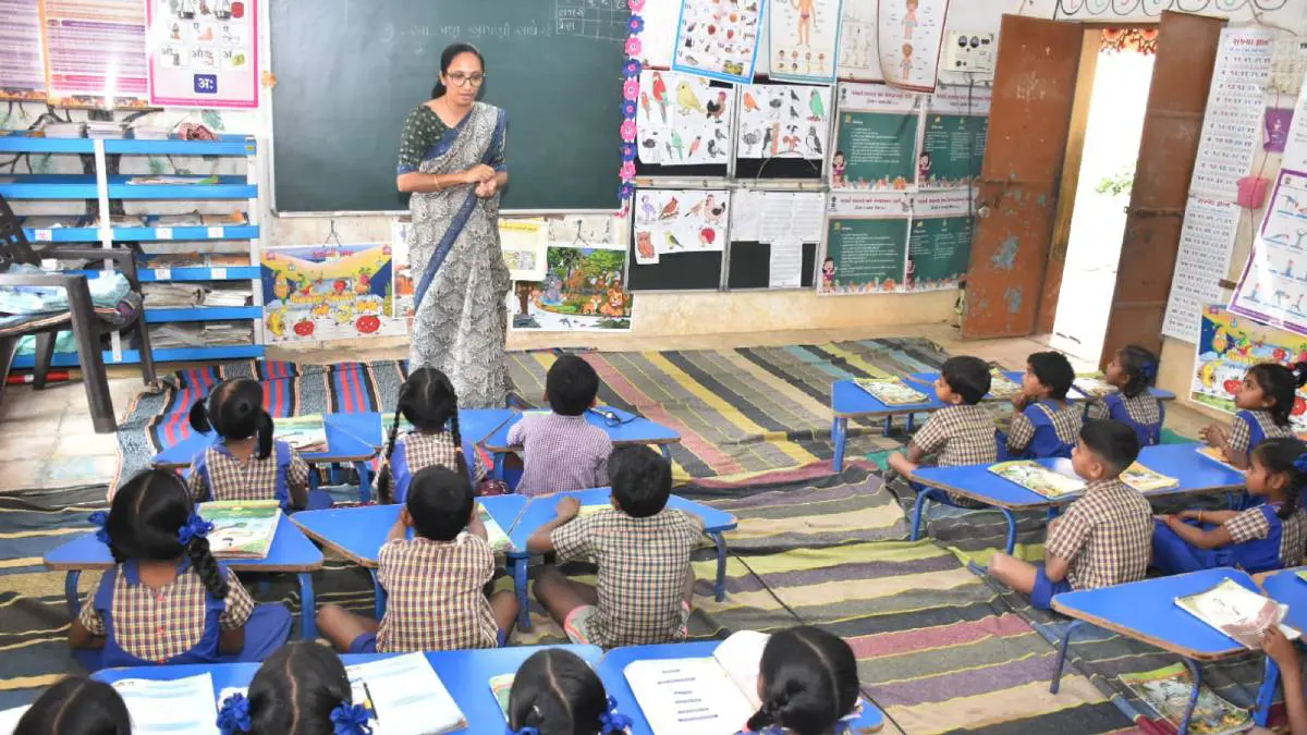 Mother Language Day: માતૃભાષાના સન્માનનો દિવસ, ધરમપુરના અંતરિયાળ ગામોમાં ગુજરાતી ભાષાને જીવંત રાખવા શિક્ષકોના સંનિષ્ટ પ્રયાસ