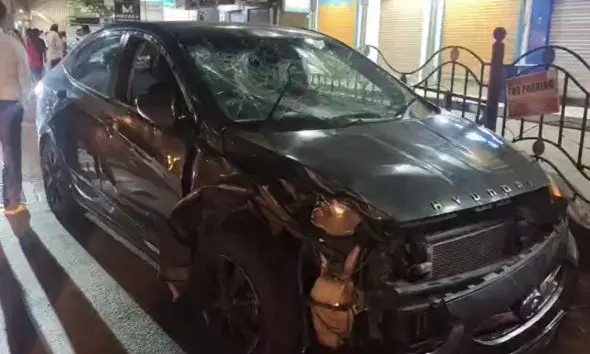 Navsari: ચાલુ ગરબામાં અચાનક ઘૂસી આવી કાર; 5 થી વધુ લોકોને અડફેટે લીધા, તમામ ઈજાગ્રસ્ત સારવાર હેઠળ