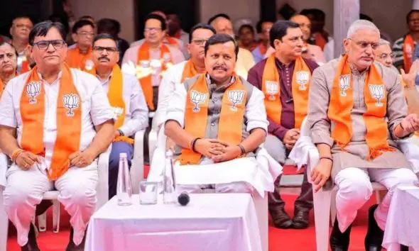 Ahmedabad: દેસાઈની પોળમાં બુથ કાર્યકરોને મળ્યા નીતિન નવીન, PM મોદીનો ‘મન કી બાત‘ કાર્યક્રમ નિહાળ્યો