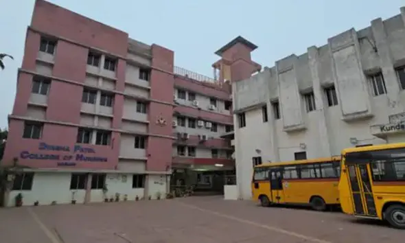 નડિયાદ નર્સિંગ કૉલેજના વિદ્યાર્થીના આપઘાત કેસમાં મહિલા પ્રોફેસરની ધરપકડ, 3 દિવસથી ચાલતું દલિત સમાજનું આંદોલન આખરે સ્થગિત