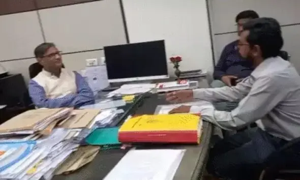 Ahmedabad: પરીક્ષાને ધ્યાનમાં રાખી AMCએ 8 PGના સીલ ખોલ્યા, સંચાલકોએ લેખિત બાંહેધરી આપી; પ્રેમચંદનગરના સ્થાનિકોએ કર્યો વિરોધ