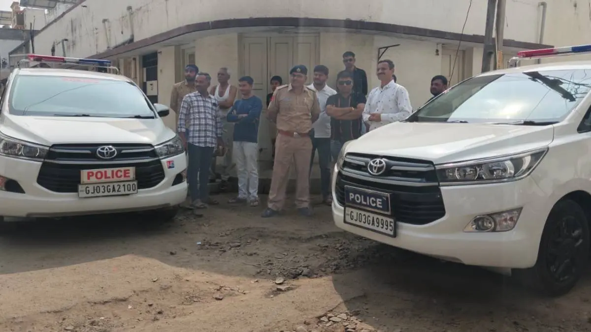 Rajkot: ચંપકનગરમાં 120 કિગ્રા ચાંદીની દિલધડક ચોરી કરનાર 3 આરોપીઓ આખરે ઓળખાયા, શંકાસ્પદ ક્રેટા કારના CCTV ફૂટેજથી પગેરું મળ્યું