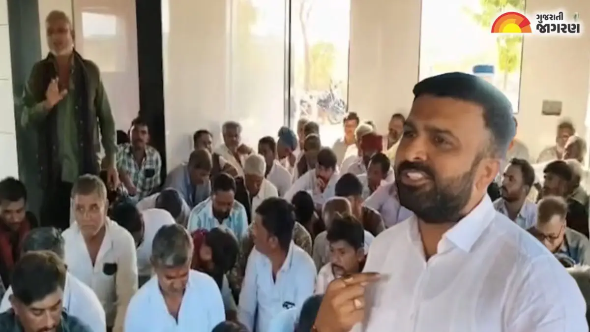 valsad-muli-50-aap-member-resign-in-support-of-farmer-leader-raju-karpada-693012