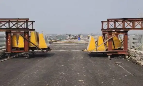 Vadodara: 6 મહિના પૂર્વે તૂટી પડેલા ગંભીરા બ્રિજ પર ડામરનું કાર્પેટિંગ પૂર્ણ, ફેબ્રુઆરીમાં જ જૂના પૂલ પર વાહનવ્યવહાર શરૂ થવાની શક્યતા