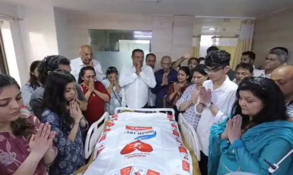 Surat: આપઘાતનો પ્રયાસ કરનારા બિલ્ડર તુષાર ઘેલાણીનું અવસાન, દીકરીના લગ્નની તારીખે જ અંતિમ શ્વાસ લીધા